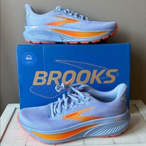 Brooks Ghost 17 Sneakers in Light Blue and Bright Orange, size 5
